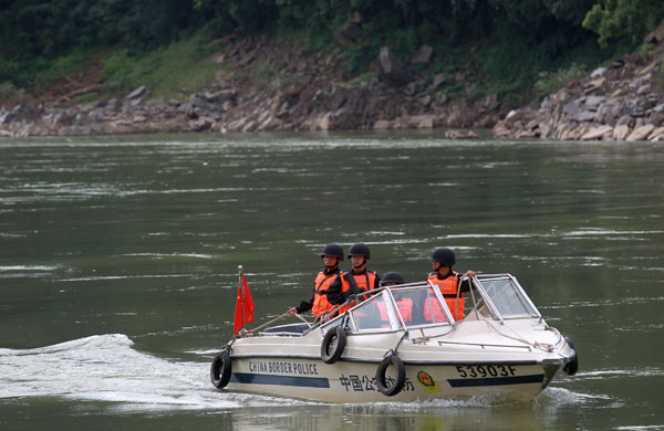 Suspect stands trial on Mekong killings