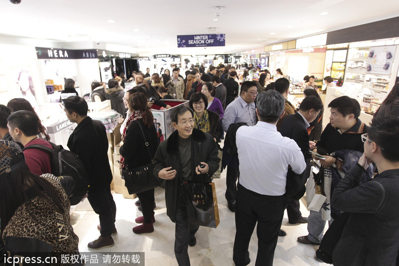 Chinese flock to Korean shopping malls