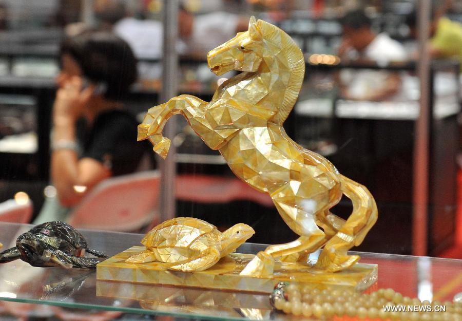 Gems and jewelry shining at Pan-Asia stone show