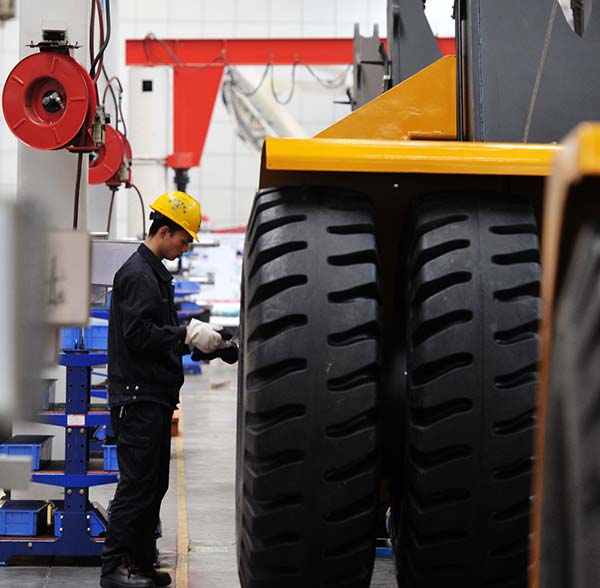 Heavy equipment firms eye used gear