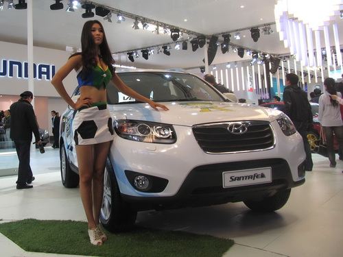 Hyundai show girl