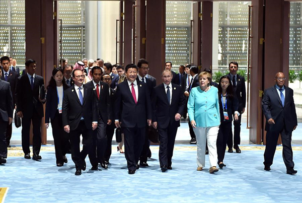 Xi takes world's center stage at G20 summit