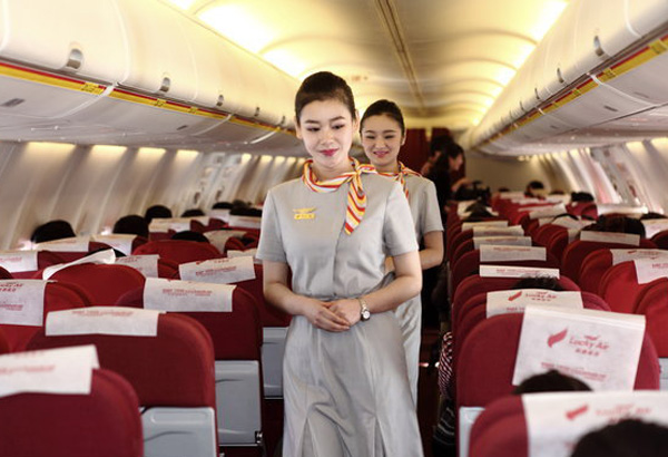 Lucky Air reveals new attendant uniforms