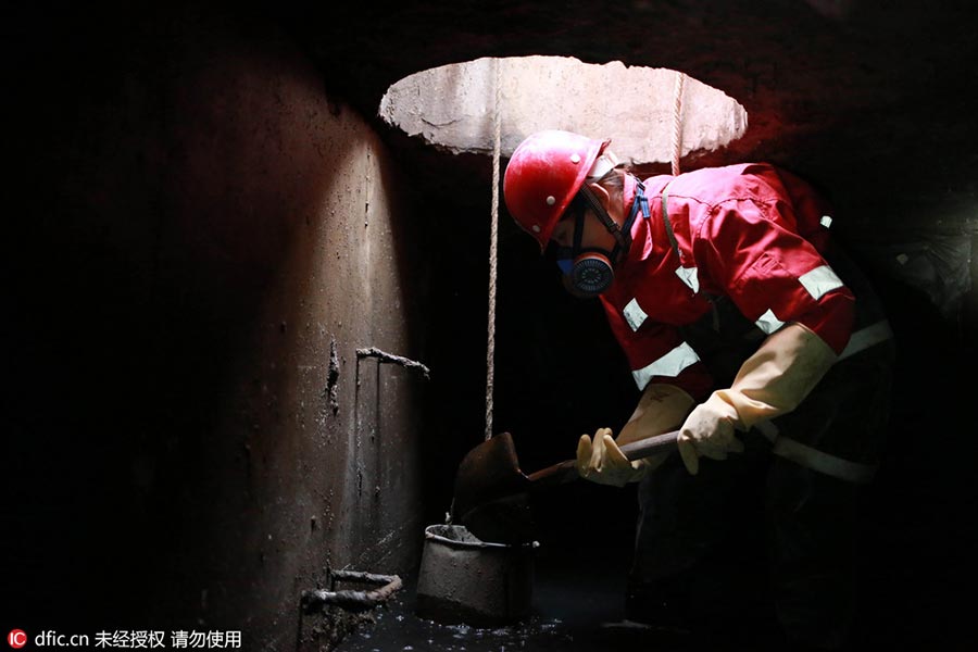 Women who work underground to keep city clean