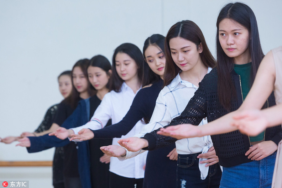 Volunteers train for World Internet Conference in Wuzhen