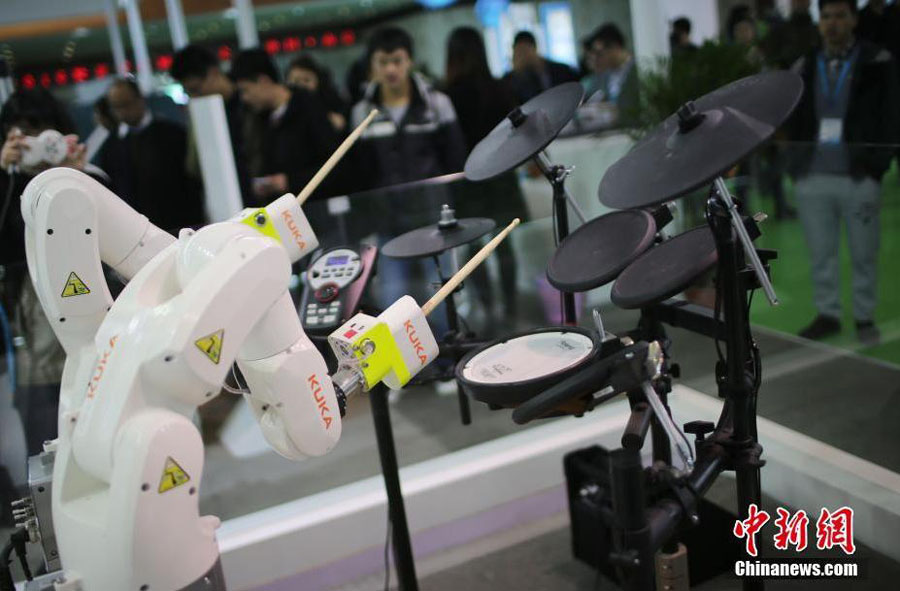 Dragon robots awe audiences at expo in Nanjing