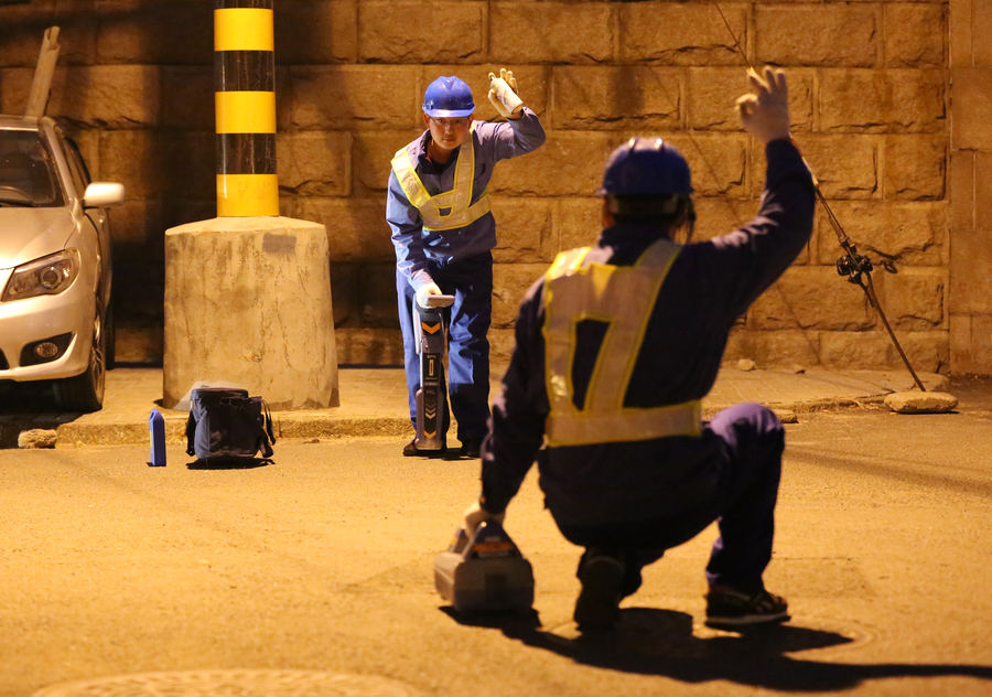 Water pipe 'doctors' do their best work in the night