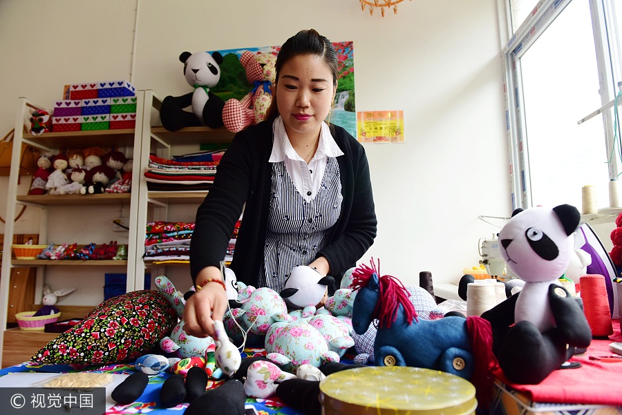 Single mom to make traditional handicrafts popular tourism items