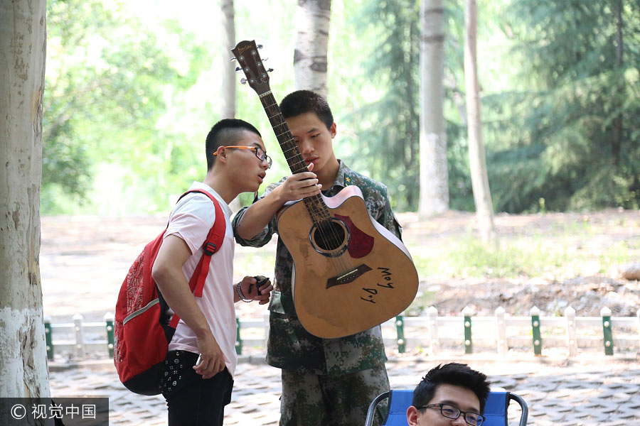 University flea markets popular during graduation season