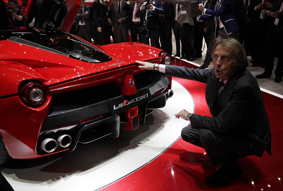 New LaFerrari hybrid debuts at Geneva auto show