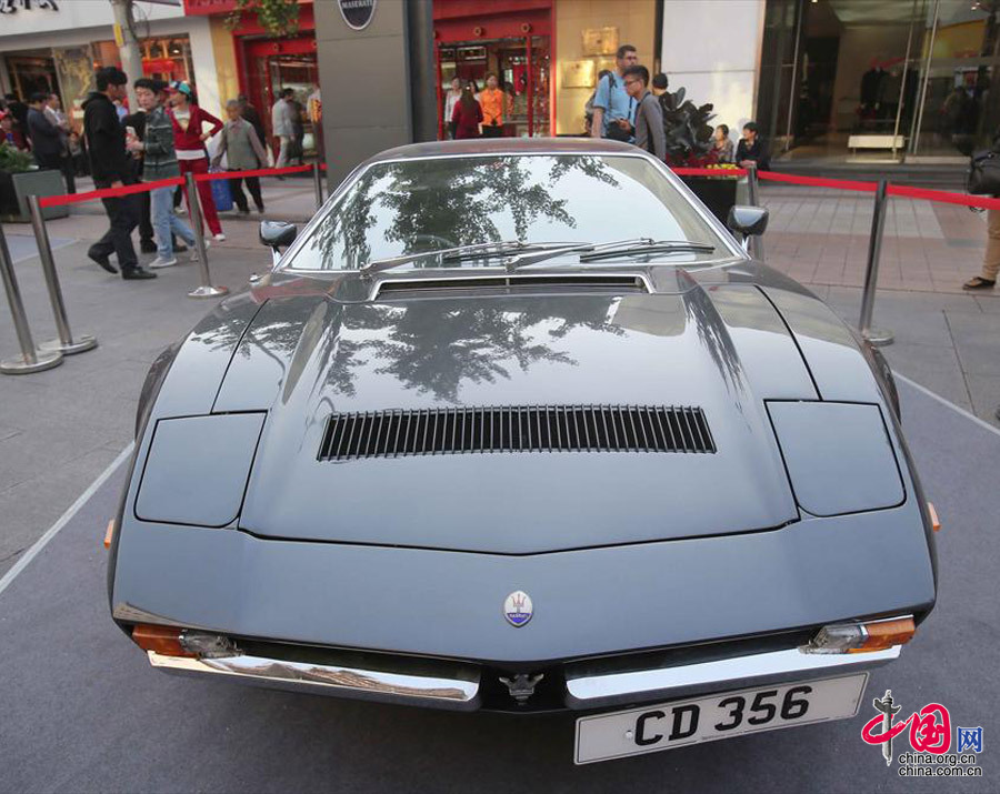 Vintage cars gather in downtown Beijing