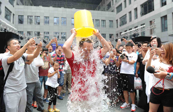 'Ice Bucket'challenge to raise awareness