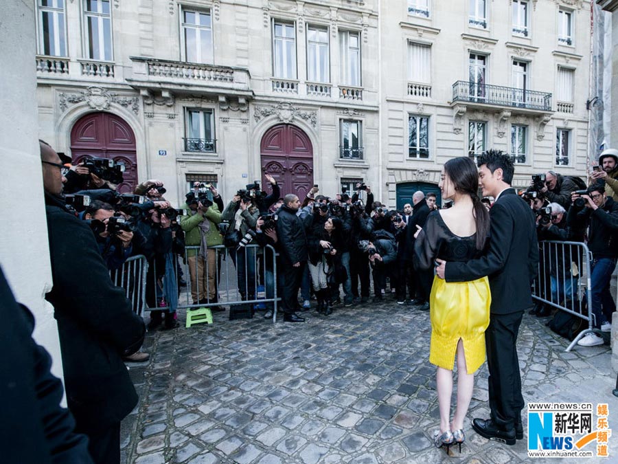 Sweet lovers attend Paris fashion show