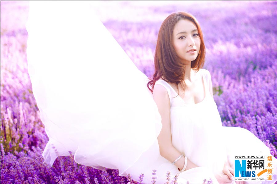 Tong Liya poses in blooming lavender flowers