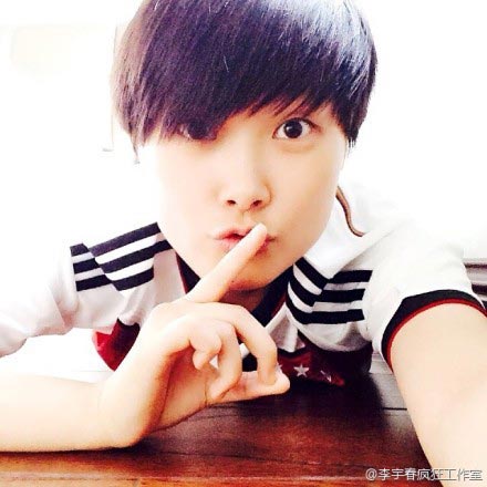 Singer Li Yuchun cheers for World Cup