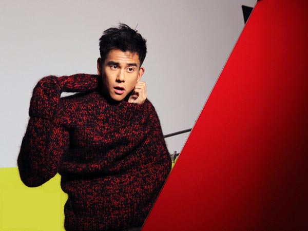 Eddie Peng releases Christmas theme photos