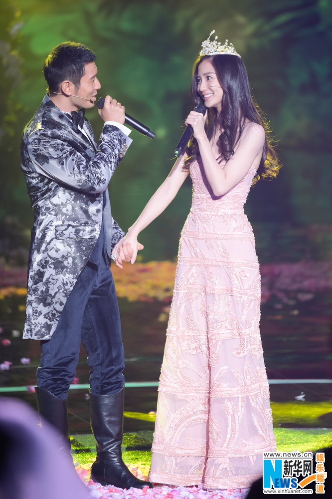 Huang Xiaoming, Angelababy attend New Year concert