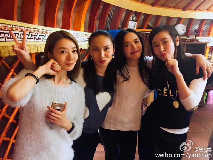 Actress Yao Chen releases reunion photos