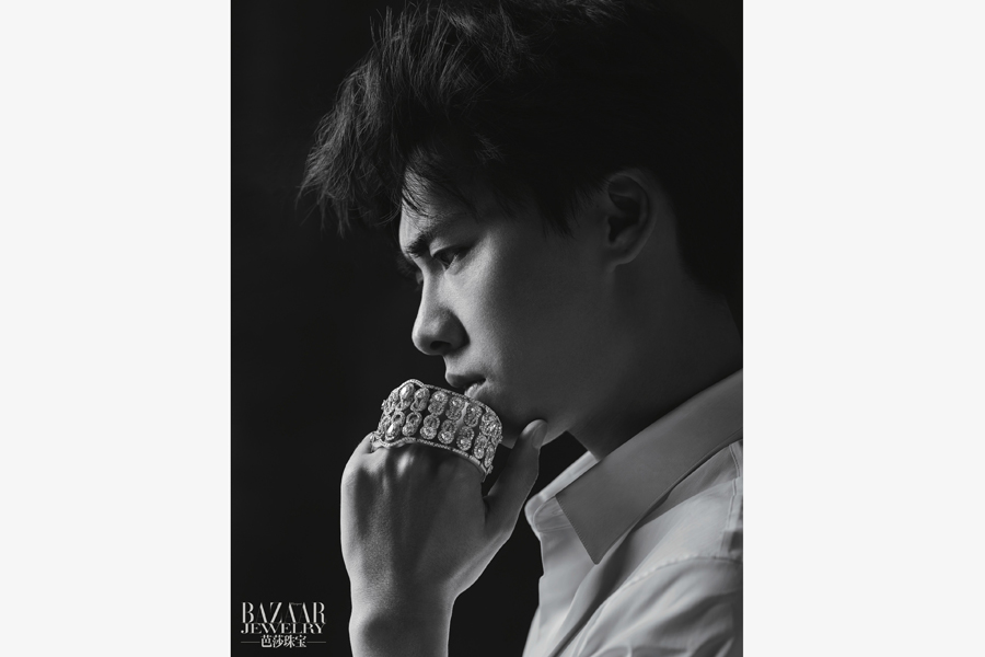 Actor Li Yifeng releases fashion photos for 'Bazaar'