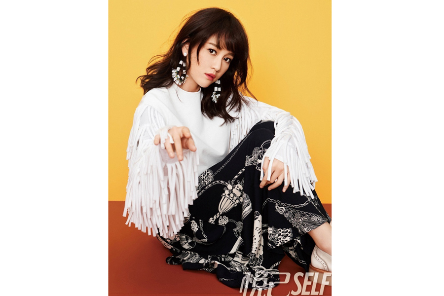 Actress Joe Chen covers fashion magazine