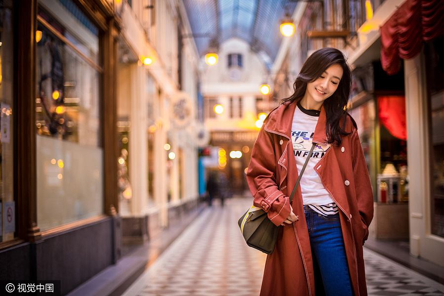 Actress Wang Ou releases fashion photos