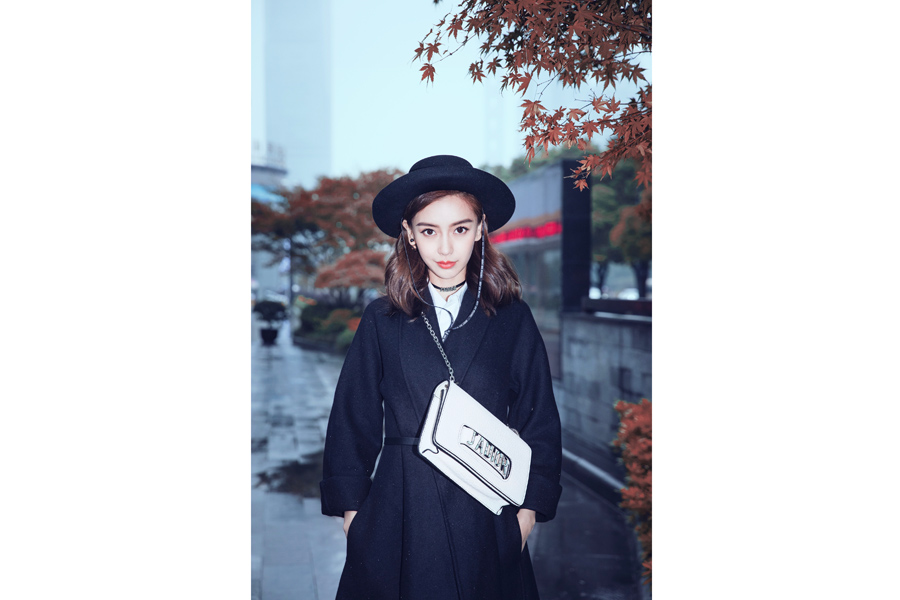 Fashion queen Angelababy releases fashion photos