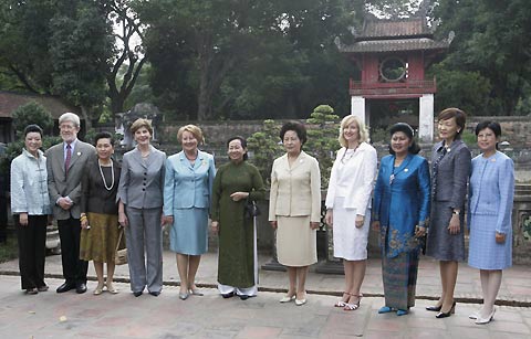 Spouses of APEC leaders