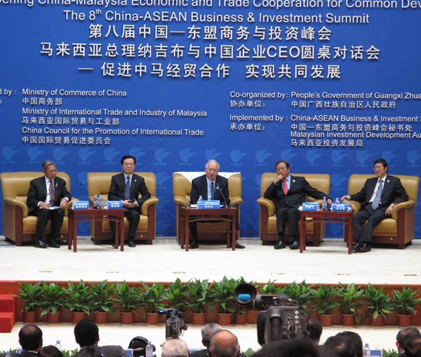 Malaysian PM holds roundtable talks with Chinese CEOs