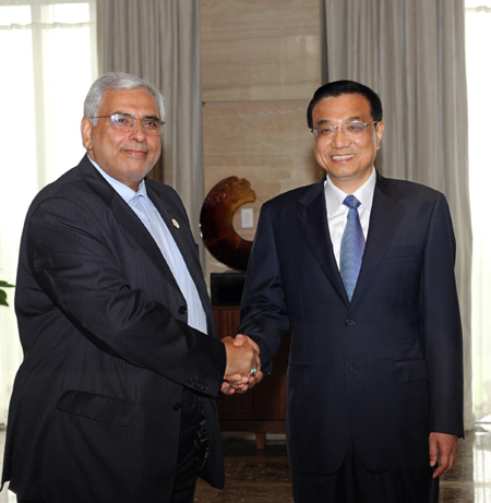 Vice-Premier Li Keqiang meets with foreign leaders