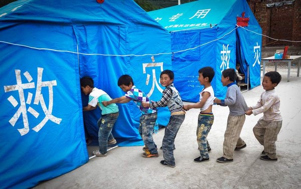 Children after quake in NW China