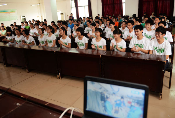 Students in China tune in for live space lecture