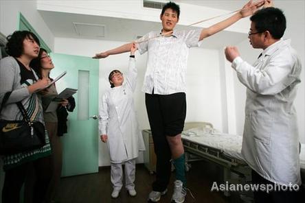 Henan native vying to be world's tallest