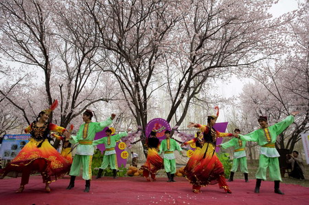 Uygurs perform traditional dancing