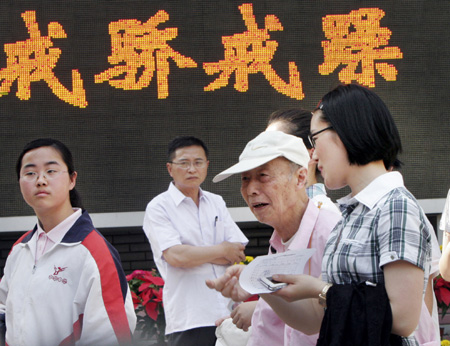 Eighty-year-old university hopeful