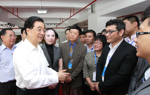 President Hu inspects S China island