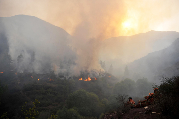 Lightning sparks forest fires in N China