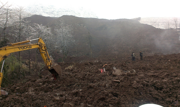 Dozens die in landslide; Xi orders all-out rescue