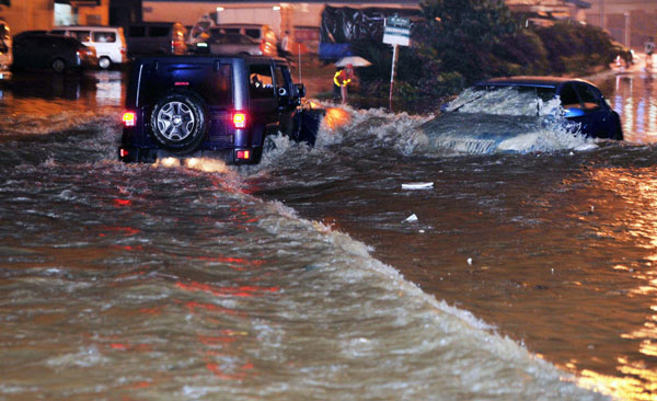 Rain unleashes traffic chaos in C China city