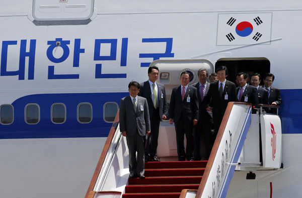 ROK president arrives in Beijing for visit