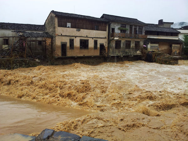 Rain-triggered floods kill 4 in E China