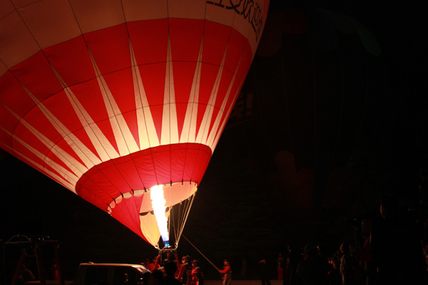 Hot air balloons loom high on tourist horizon