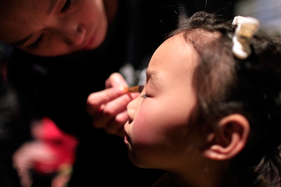 Migrant children at Spring Festival gala