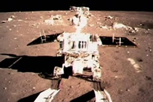 Online cheers for lunar rover Yutu