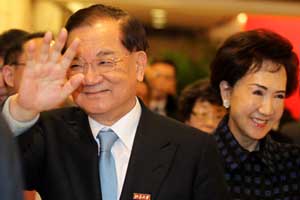 Lien Chan gets honorary professor title at Peking University