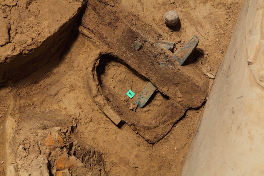 Ancient crossbow excavated in Xi'an