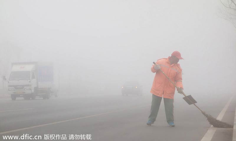 Dalian issues orange alert as smog worsens