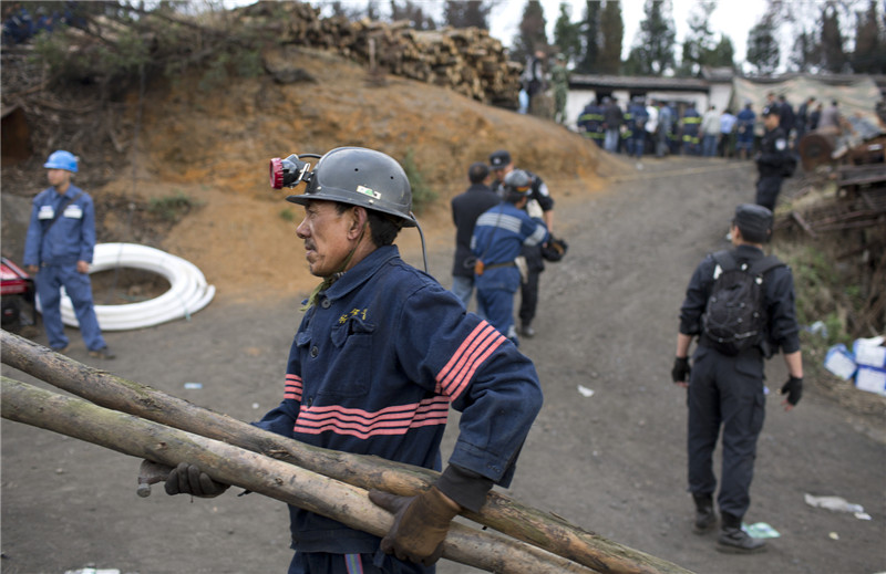 Racing against time for rescue in Yunnan mine flood