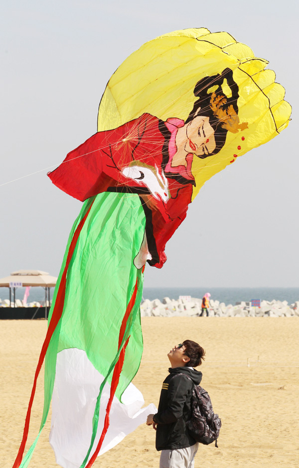 Kite-flying championship held in E China