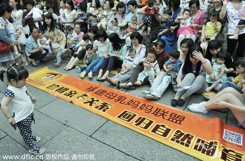 Mothers in E China promote breastfeeding