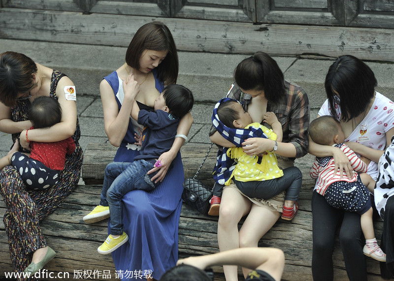 Mothers in E China promote breastfeeding